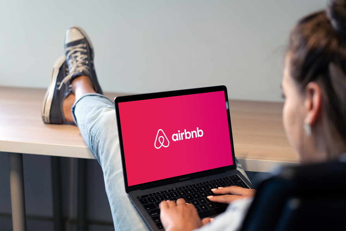 Листинг near. Airbnb. Сервис Airbnb. Airbnb фото. Airbnb реклама.